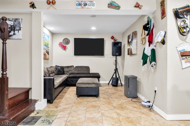 153 Mt Vernon St
