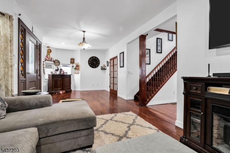 153 Mt Vernon St