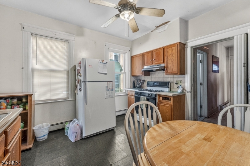 27 Belmont Ave