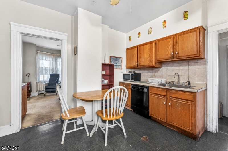 27 Belmont Ave