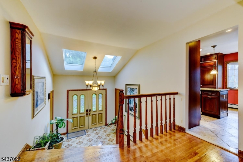 11 Yellow Brick Rd