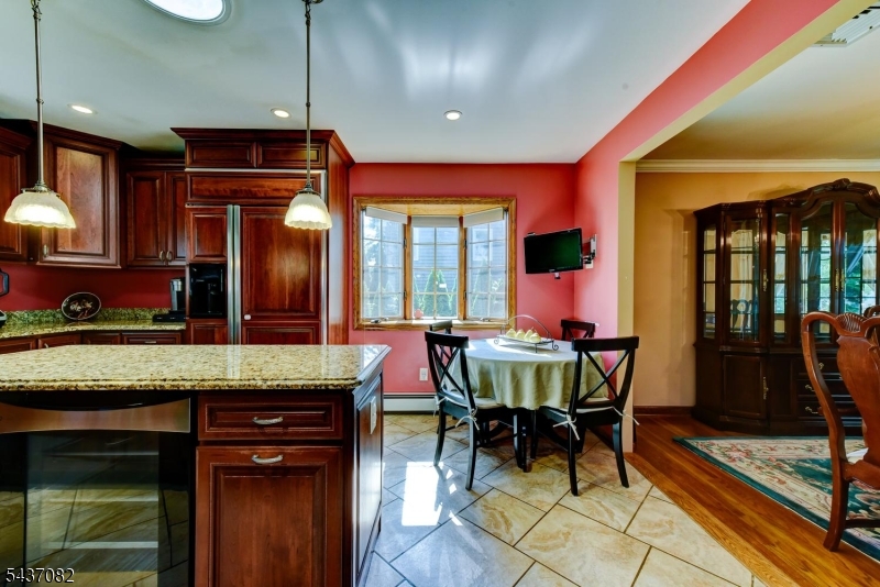 11 Yellow Brick Rd