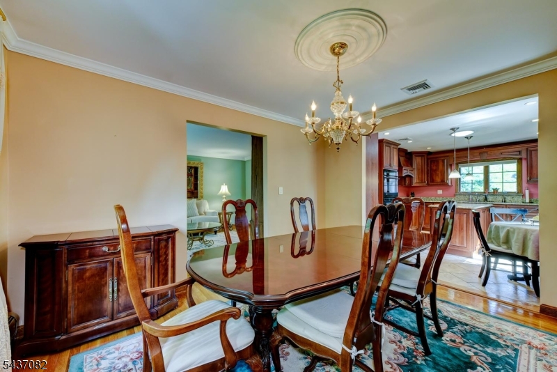 11 Yellow Brick Rd