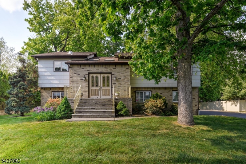 11 Yellow Brick Rd