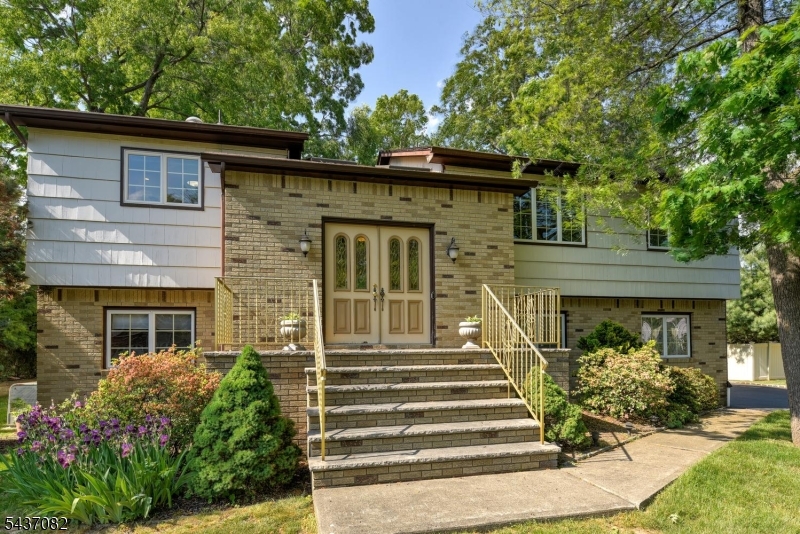 11 Yellow Brick Rd