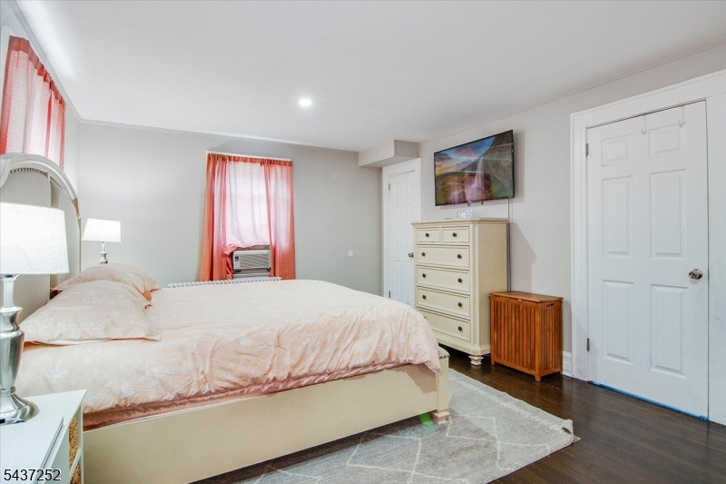 13 Elm Dr