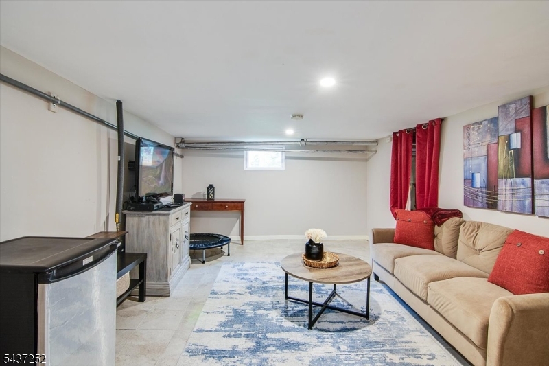 13 Elm Dr