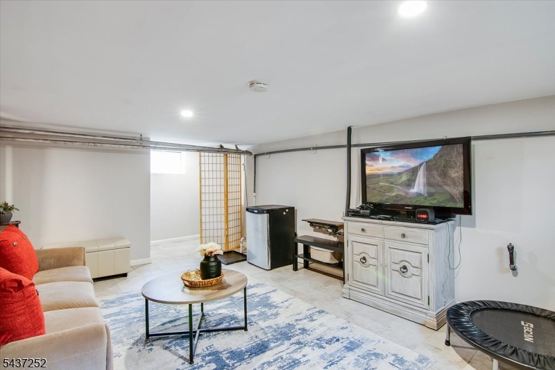 13 Elm Dr
