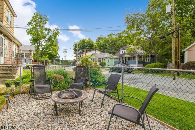 13 Elm Dr