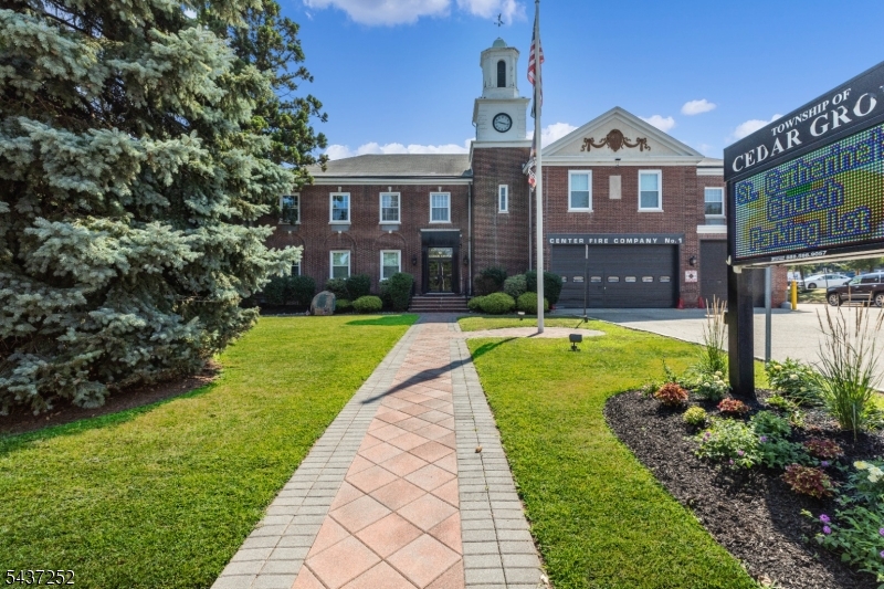 13 Elm Dr