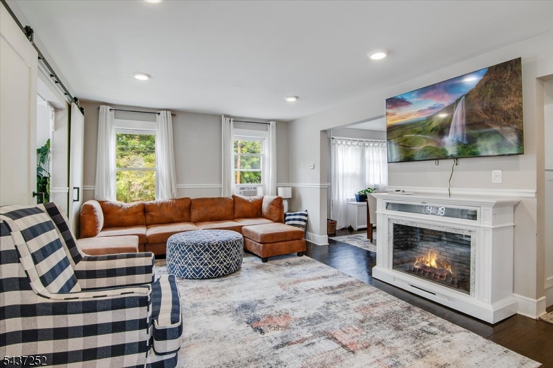 13 Elm Dr
