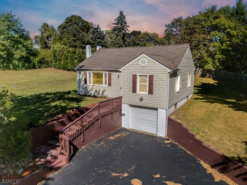 4 Lingert Ave