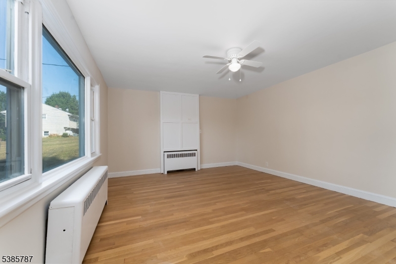 4 Lingert Ave