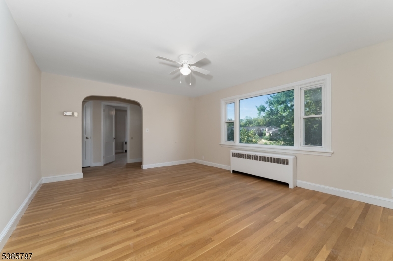 4 Lingert Ave