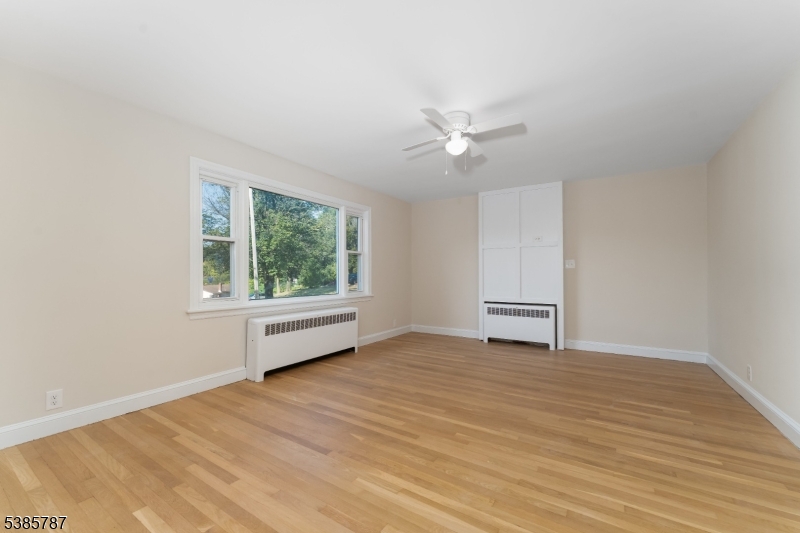 4 Lingert Ave