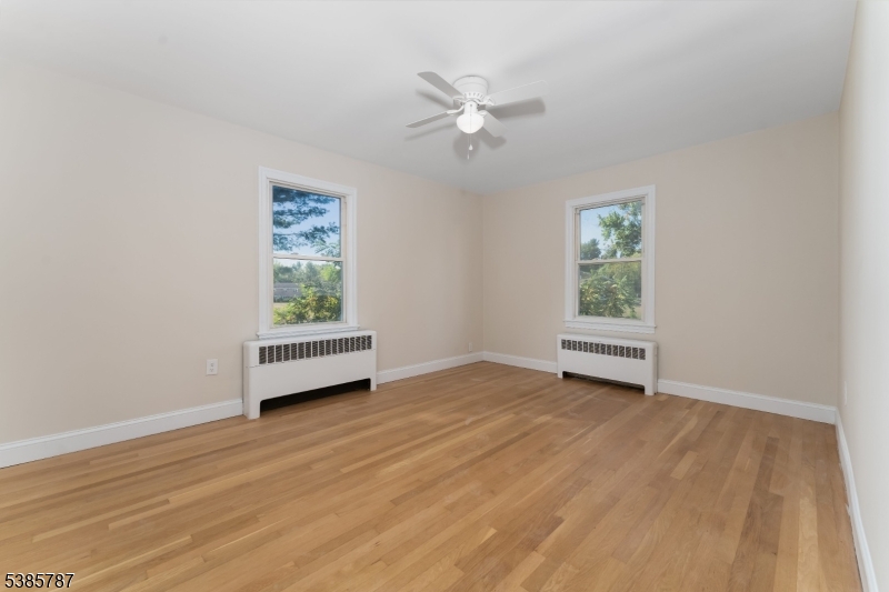 4 Lingert Ave