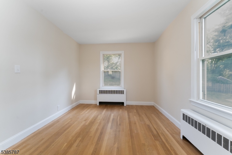 4 Lingert Ave
