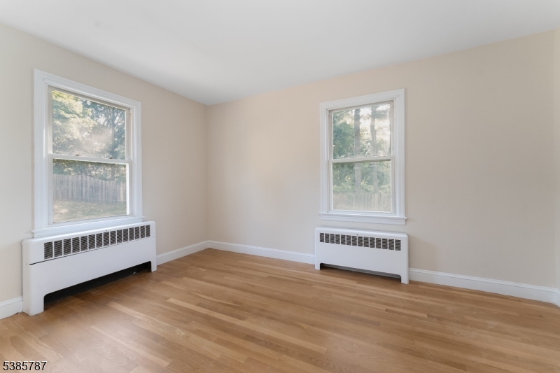 4 Lingert Ave