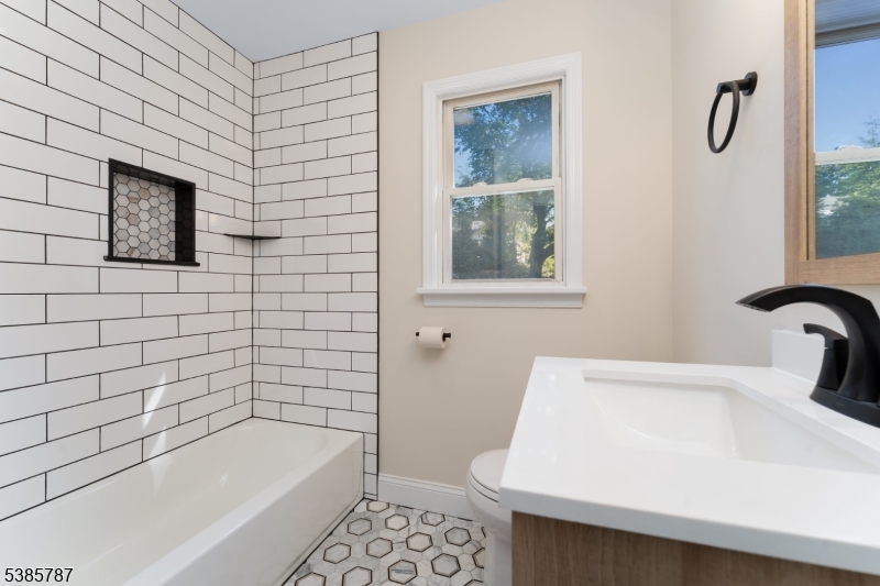 4 Lingert Ave