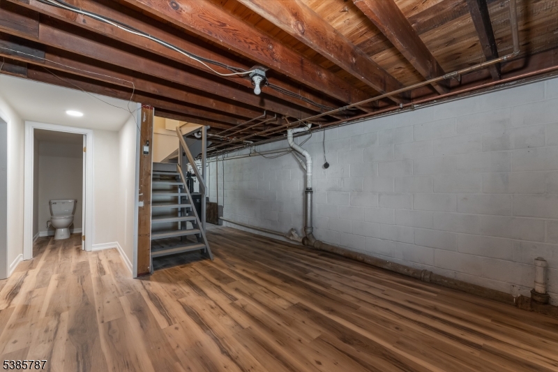 4 Lingert Ave