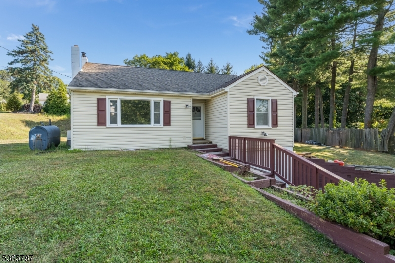 4 Lingert Ave