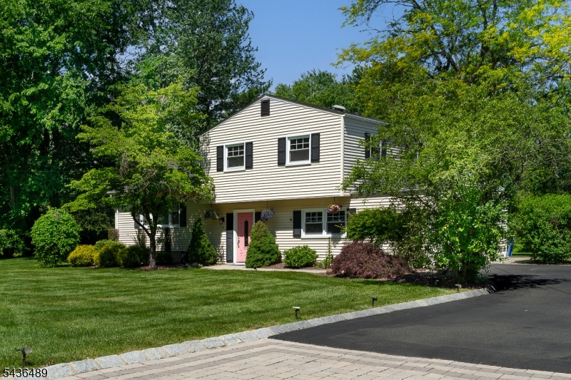 9 Lexington Rd