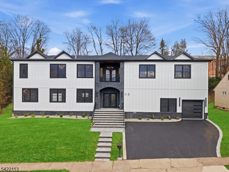 38 Pershing Pl