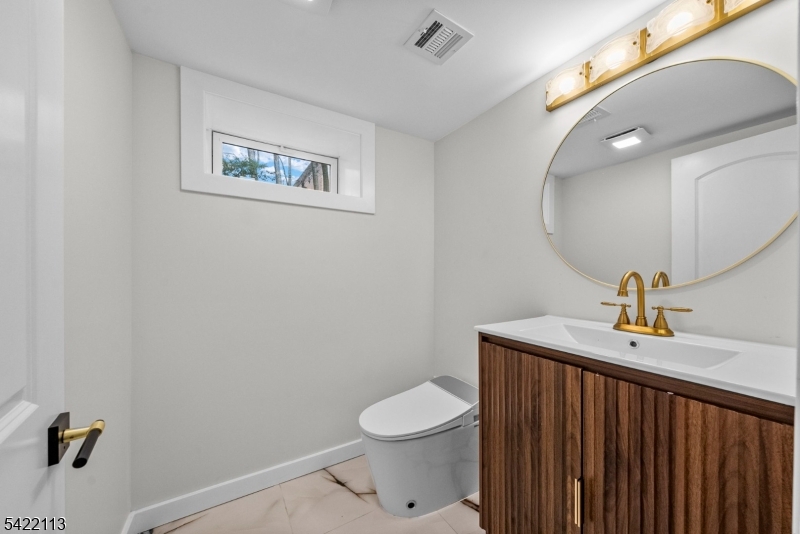 38 Pershing Pl