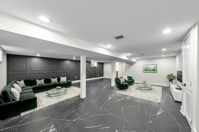 38 Pershing Pl