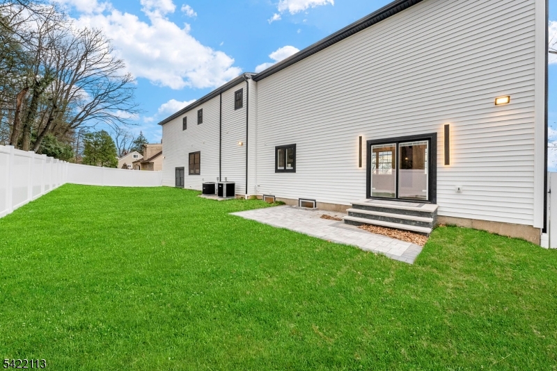 38 Pershing Pl
