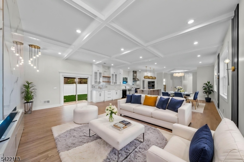 38 Pershing Pl