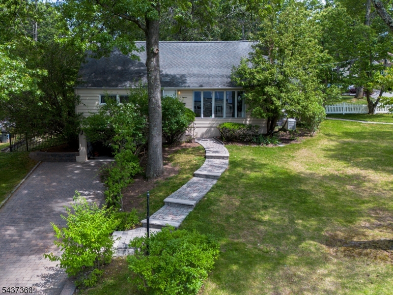 18 Aspen Rd