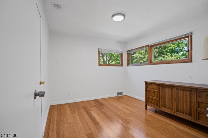18 Aspen Rd