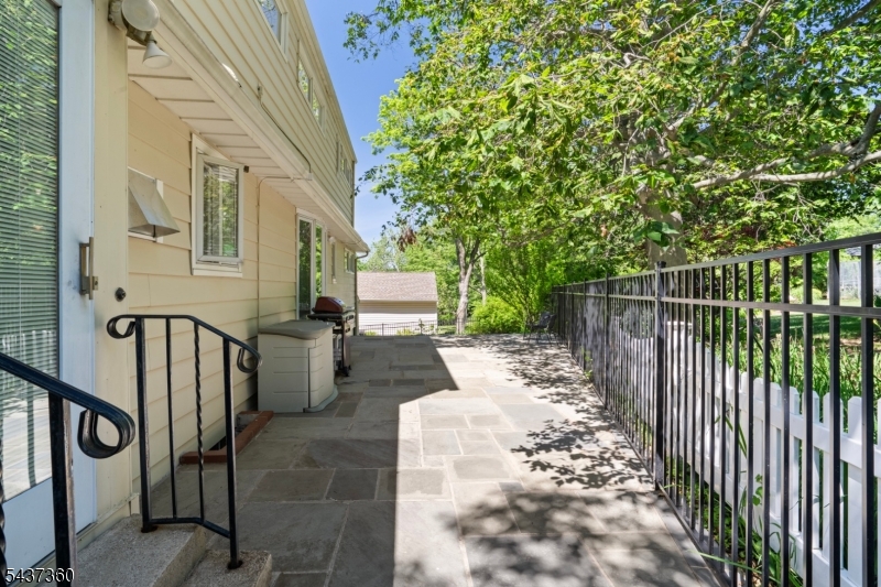 18 Aspen Rd