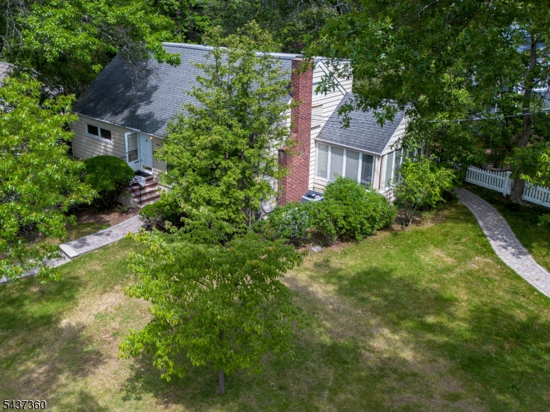 18 Aspen Rd
