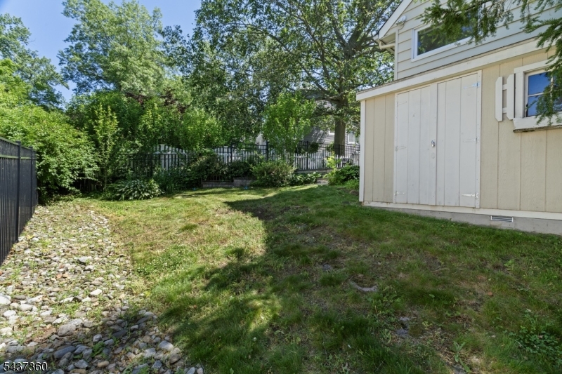18 Aspen Rd