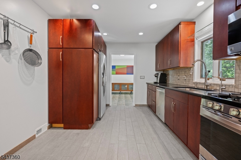 18 Aspen Rd