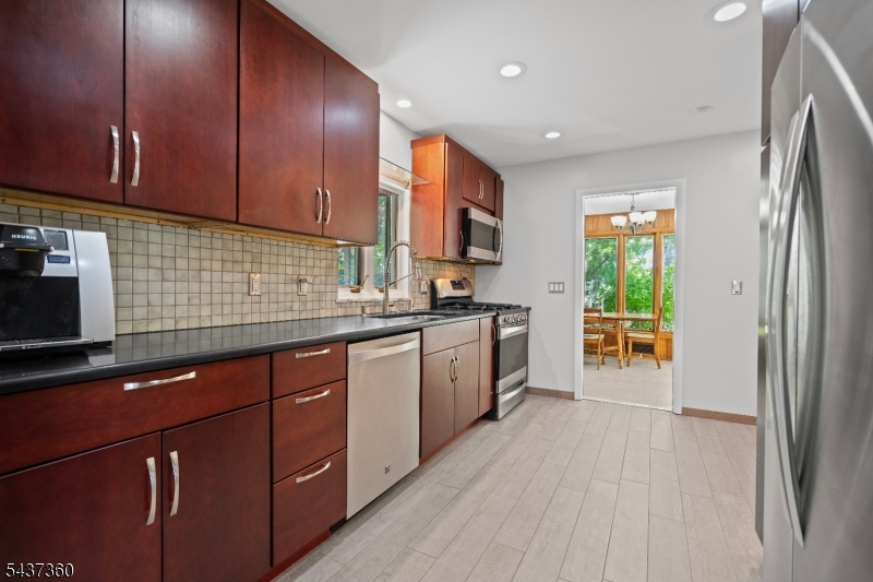 18 Aspen Rd