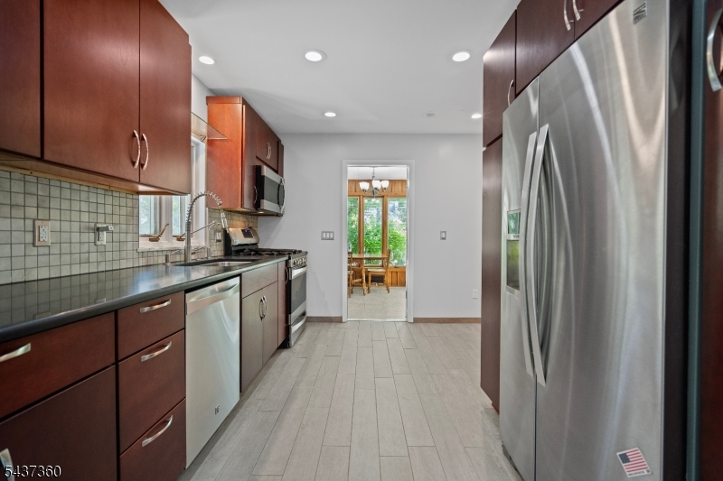 18 Aspen Rd