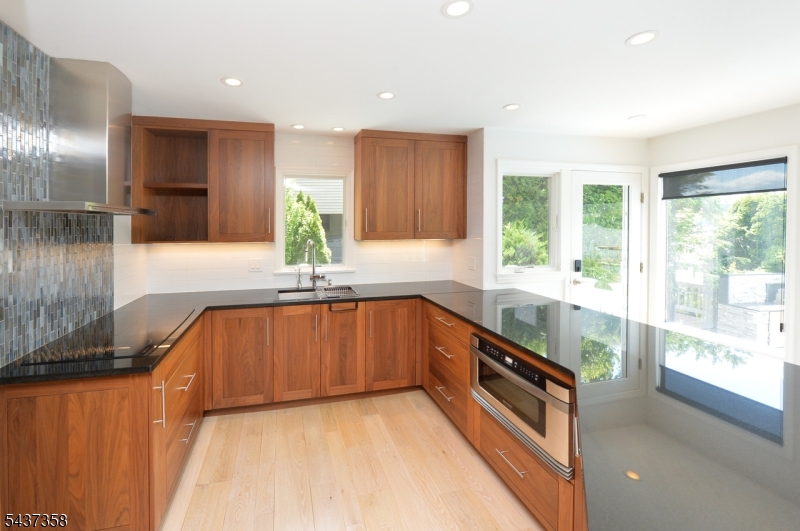 17 Forest Lake Dr