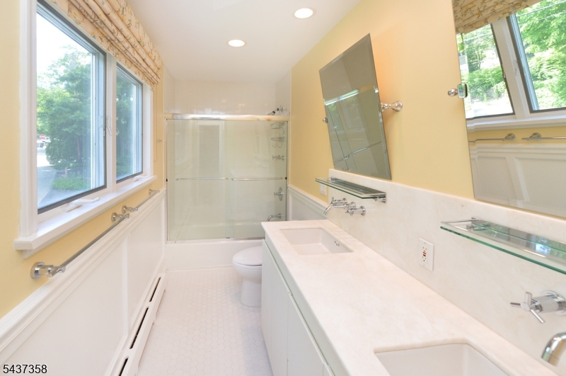 17 Forest Lake Dr