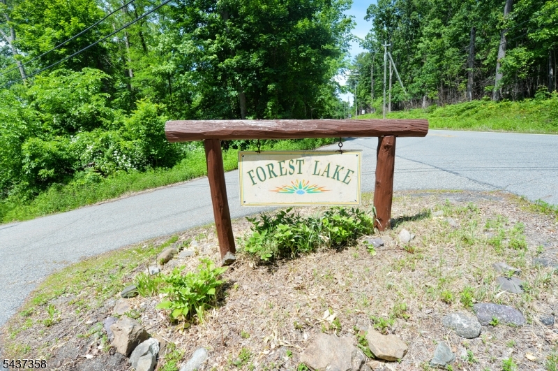 17 Forest Lake Dr