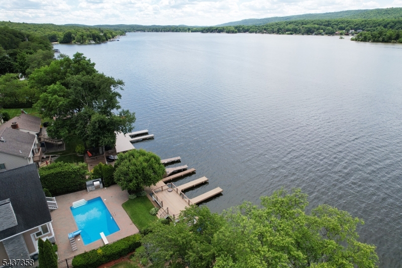 17 Forest Lake Dr