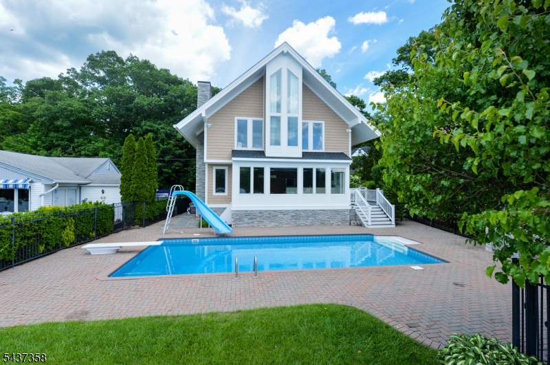 17 Forest Lake Dr