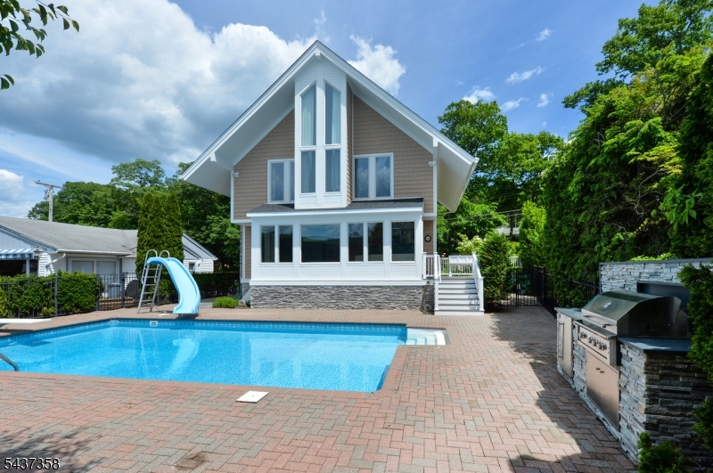 17 Forest Lake Dr