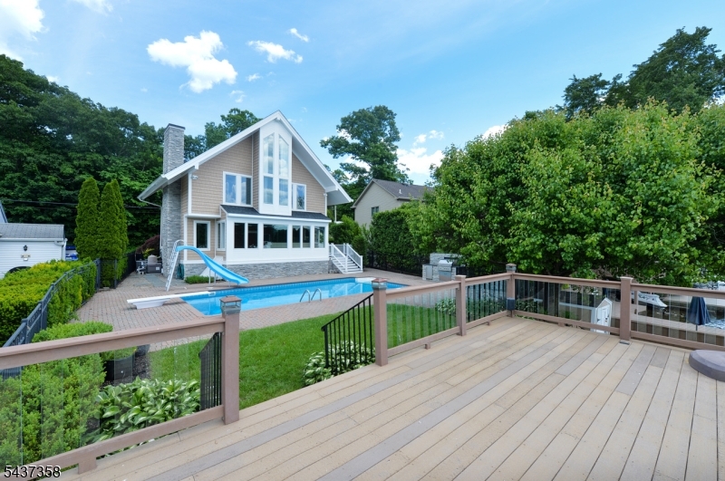 17 Forest Lake Dr