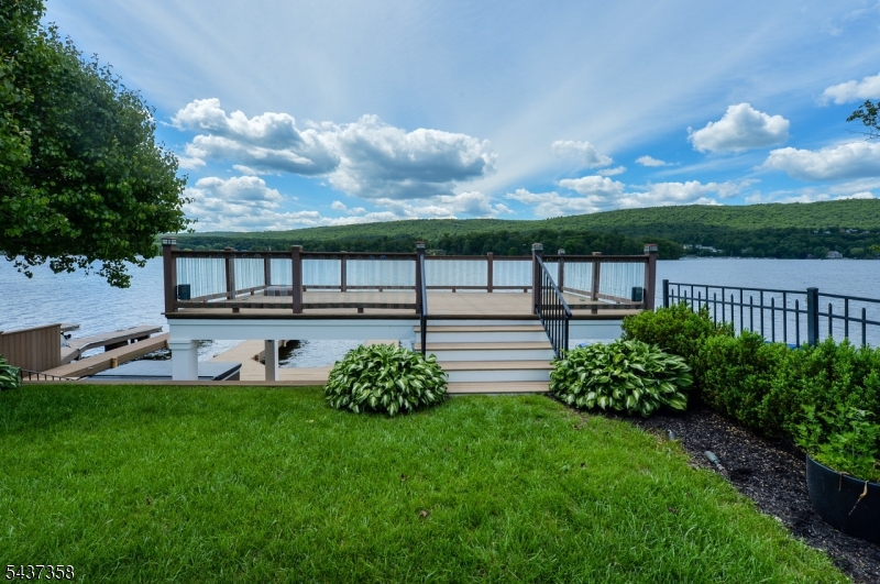 17 Forest Lake Dr