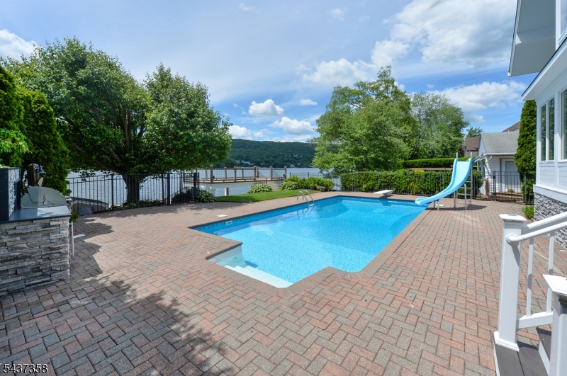 17 Forest Lake Dr