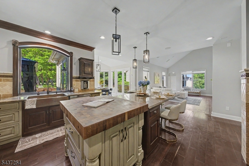 19 Trout Brook Ln