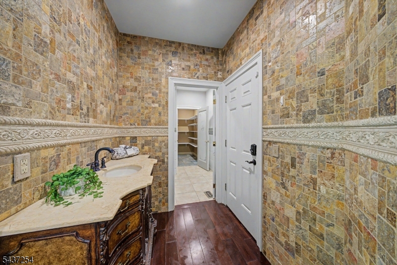 19 Trout Brook Ln